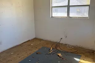 503 Hill St, Smithville, TX 78957 - Photo 8