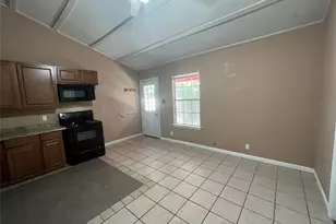 2201 S Church St, Georgetown, TX 78626 - Photo 2