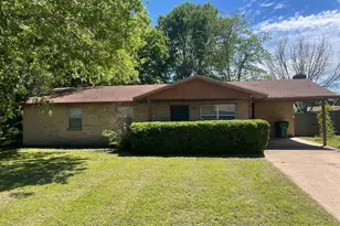 413 Magnolia St, Bastrop, TX 78602 - Photo 1