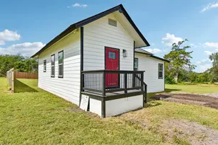 507 W 1st St, Flatonia, TX 78941 - Photo 2