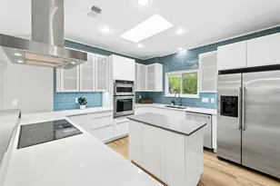 304 Palos Verdes Dr, Lakeway, TX 78734 - Photo 1