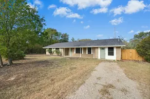 122 Blanket Flower Dr, Bastrop, TX 78602 - Photo 2