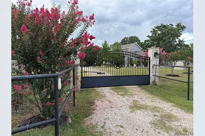 376 Alta Vista Drive #B, Bastrop, TX 78602 - Photo 2