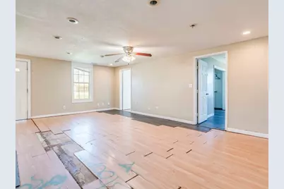 721 E Pine Street, Seguin, TX 78155 - Photo 8