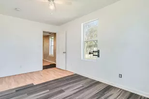 721 E Pine St, Seguin, TX 78155 - Photo 18