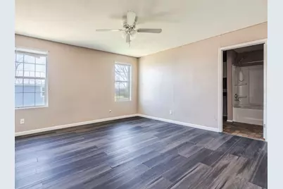 721 E Pine Street, Seguin, TX 78155 - Photo 14