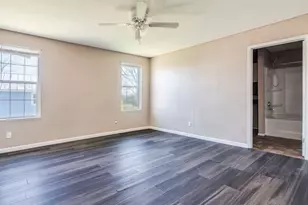 721 E Pine St, Seguin, TX 78155 - Photo 14