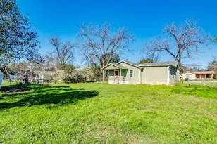 721 E Pine St, Seguin, TX 78155 - Photo 24