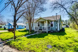 721 E Pine St, Seguin, TX 78155 - Photo 4