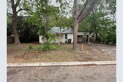 918 S Brazos Street, Lockhart, TX 78644 - Photo 1