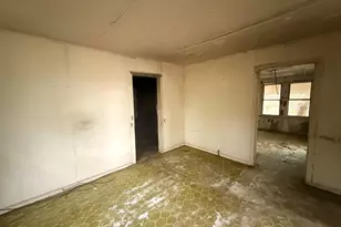 918 S Brazos St, Lockhart, TX 78644 - Photo 4