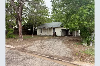 918 S Brazos Street, Lockhart, TX 78644 - Photo 2