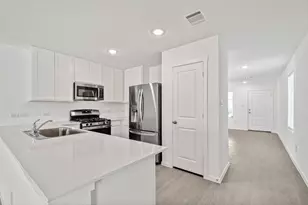 2413 Legends Crk, New Braunfels, TX 78130 - Photo 4