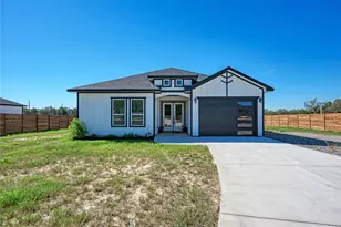 113 Los Robles Rd, Elgin, TX 78621 - Photo 1