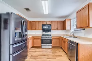 18436 Wind Tree Ln, Elgin, TX 78621 - Photo 8