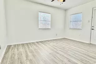 2906 E 12th St, Austin, TX 78702 - Photo 6