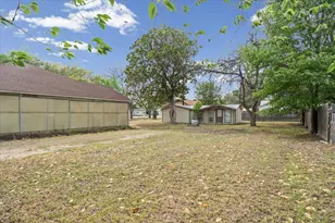 1207 NE Loop 230, Smithville, TX 78957 - Photo 10