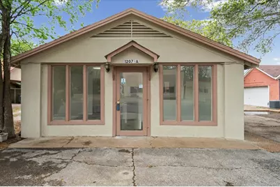 1207 NE Loop 230, Smithville, TX 78957 - Photo 12
