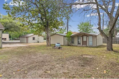 1207 NE Loop 230, Smithville, TX 78957 - Photo 12