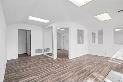 1207 NE Loop 230, Smithville, TX 78957 - Photo 16