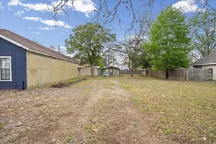 1207 NE Loop 230, Smithville, TX 78957 - Photo 32