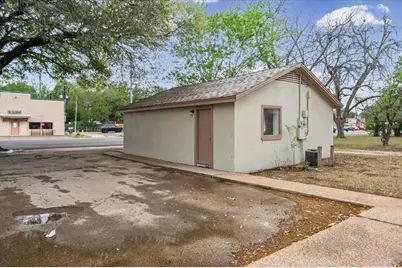 1207 NE Loop 230, Smithville, TX 78957 - Photo 22