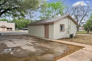 1207 NE Loop 230, Smithville, TX 78957 - Photo 22