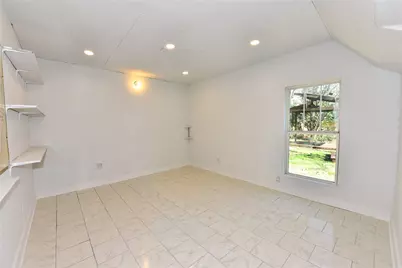 410 Kenniston Drive, Austin, TX 78752 - Photo 22