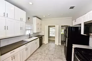 410 Kenniston Dr, Austin, TX 78752 - Photo 2