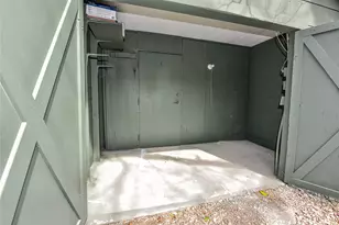 410 Kenniston Dr, Austin, TX 78752 - Photo 6