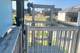 105 Pelican St, Port O'Connor, TX 77982 - Photo 2