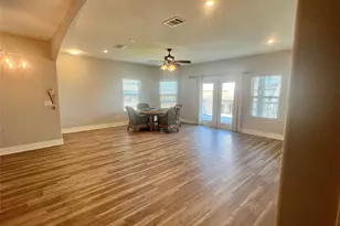 105 Pelican St, Port O'Connor, TX 77982 - Photo 4