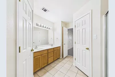 1125 Iris Crescent Drive, Floresville, TX 78114 - Photo 24