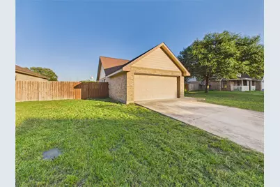 1125 Iris Crescent Drive, Floresville, TX 78114 - Photo 2