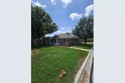 711 Beachwood Road, Burnet, TX 78611 - Photo 2