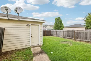 18736 Imperial Eagle Ln, Elgin, TX 78621 - Photo 36