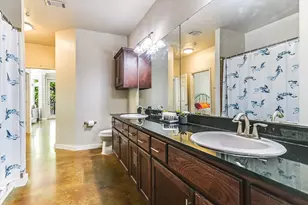 910 W 25th St, Austin, TX 78705 - Photo 12