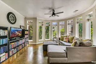 910 W 25th St, Austin, TX 78705 - Photo 1