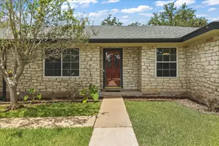 250 Hickory Dr, Elgin, TX 78621 - Photo 2