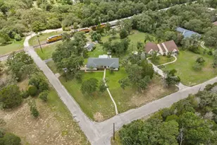 250 Hickory Dr, Elgin, TX 78621 - Photo 34