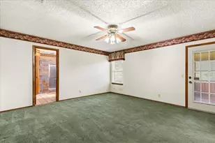 250 Hickory Dr, Elgin, TX 78621 - Photo 14