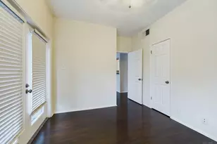 807 W 25th St, Austin, TX 78705 - Photo 8