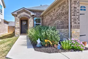 304 Dubina Ave, Georgetown, TX 78626 - Photo 2