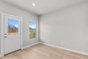 13504 Gray Lndg Dr, Elgin, TX 78621 - Photo 12