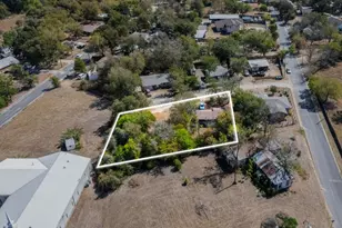 102 Masonic Dr, Elgin, TX 78621 - Photo 8