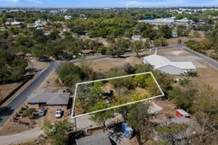 102 Masonic Dr, Elgin, TX 78621 - Photo 4