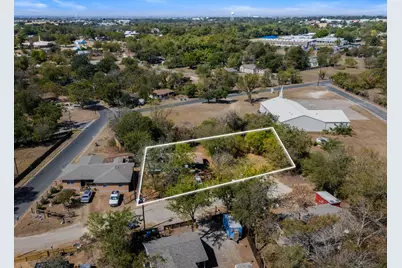 102 Masonic Drive, Elgin, TX 78621 - Photo 4