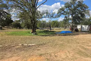 150 Wayside Dr, Elgin, TX 78621 - Photo 2
