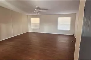 404 W Cleveland St, Elgin, TX 78621 - Photo 20