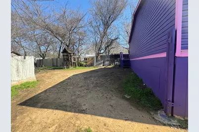 404 W Cleveland Street #1/2, Elgin, TX 78621 - Photo 4